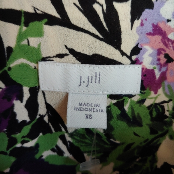 NWT J.JILL button-down blouse - Picture 7 of 8